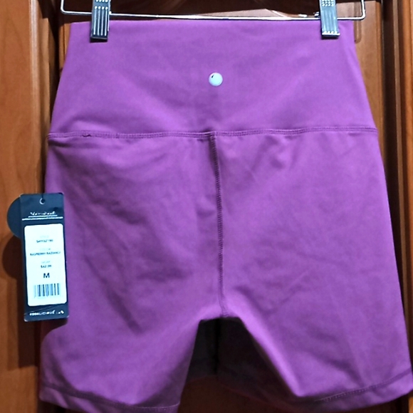 YOGA-LIC-IOUS HI RISE LUX Elastic Waistband. 5"Inseam. Medium.Raspberry Radiance - Picture 2 of 7